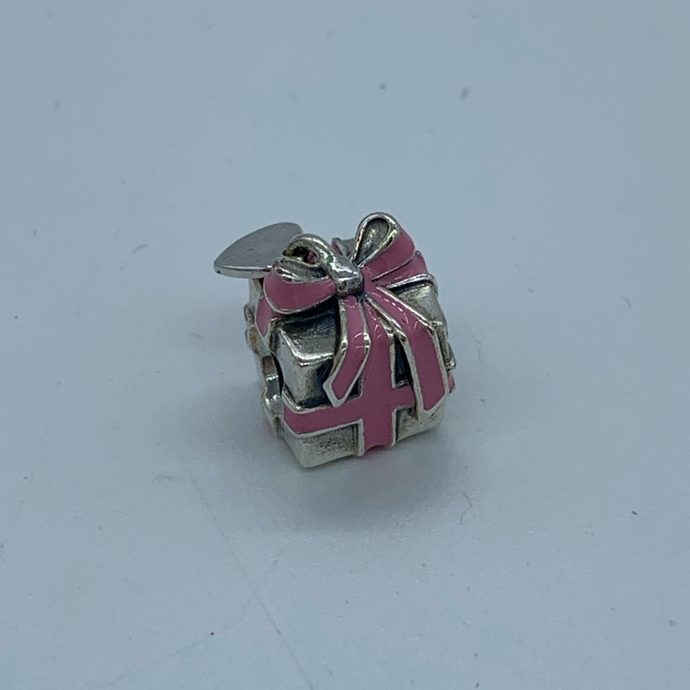 🌟PANDORA PINK BOW GIFT CHARM